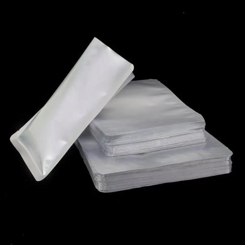 为什么PE吹膜机吹的PE膜有时会有黑色的晶点